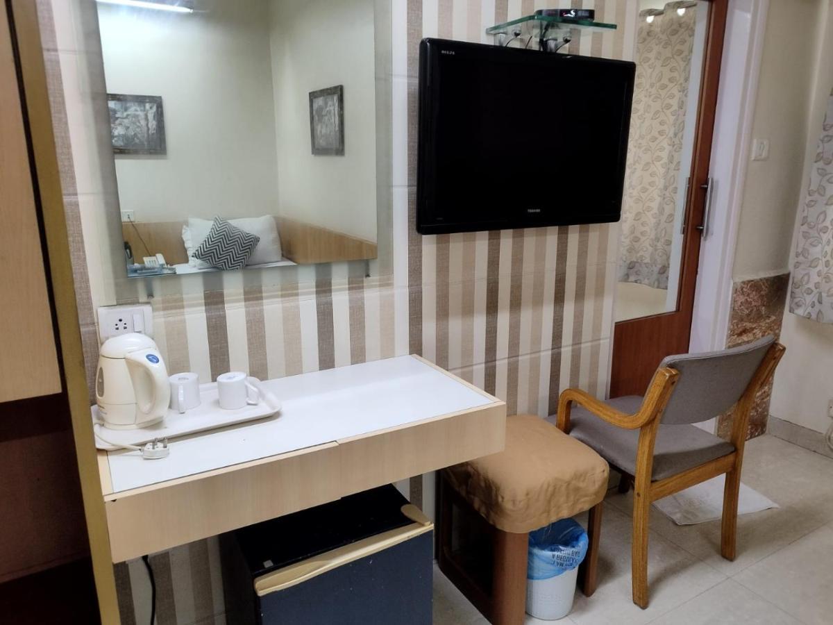 Empire Hotel Мумбай Екстериор снимка